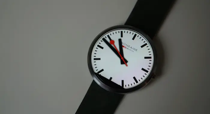 Cadran mondaine pour montre connectée Android Wear