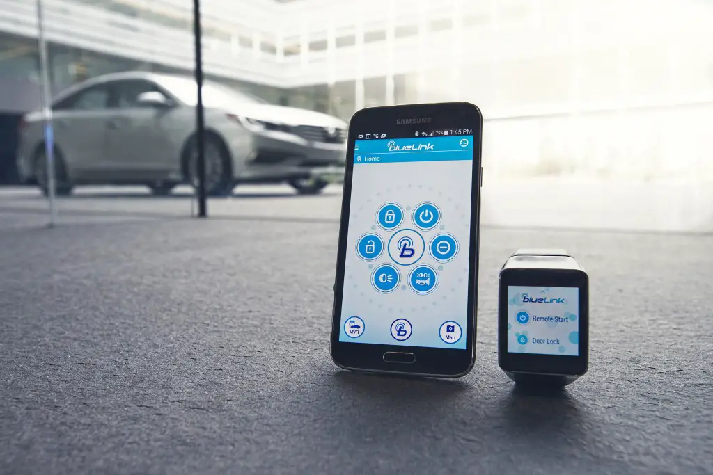 Hyundai-Blue-Link-smartwatch-app