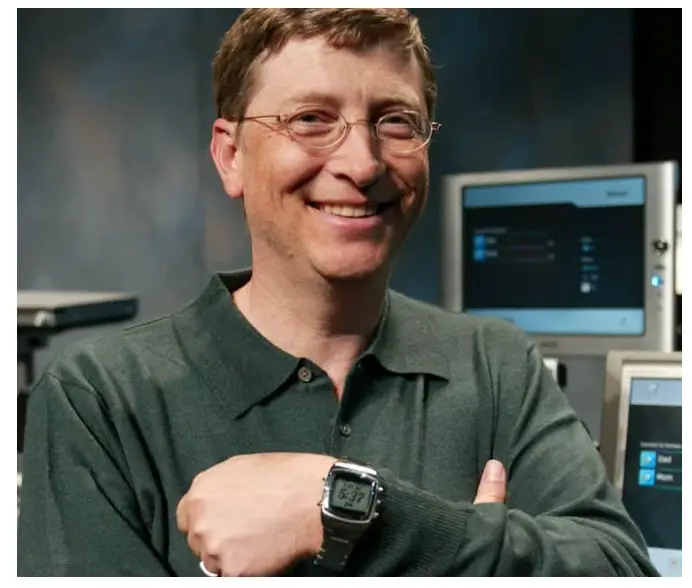 Bill Gates avec une montre Microsoft Spot