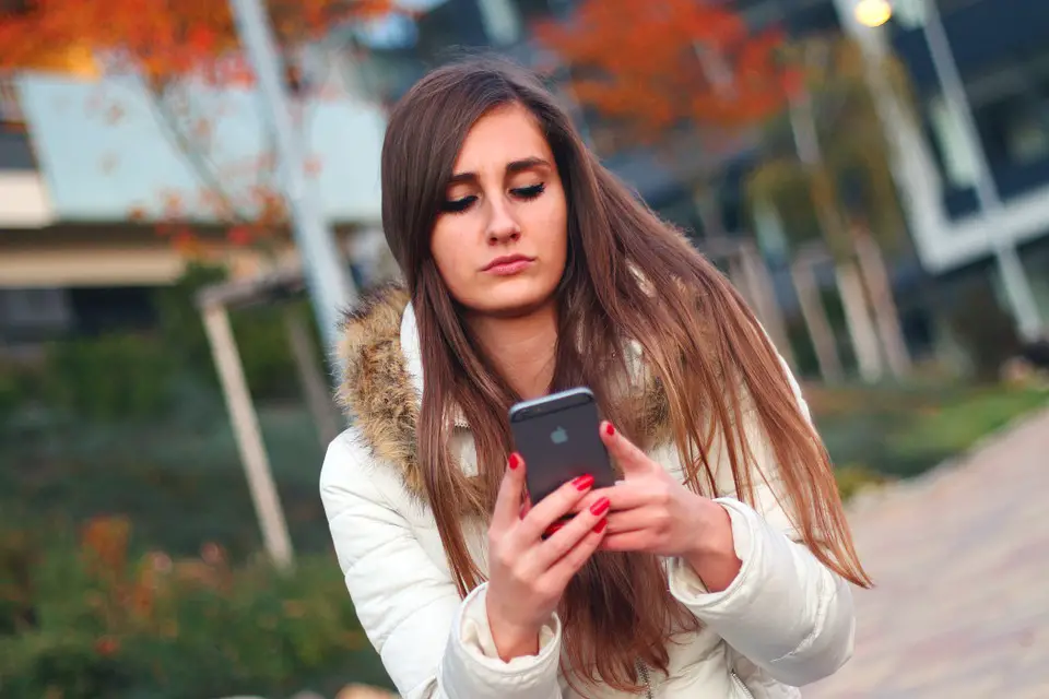 iPhone et fille